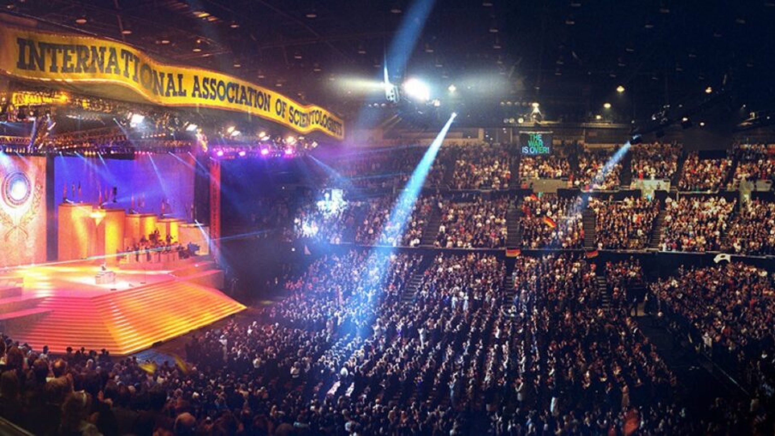 international-association-of-scientologists-event-1993-905x509